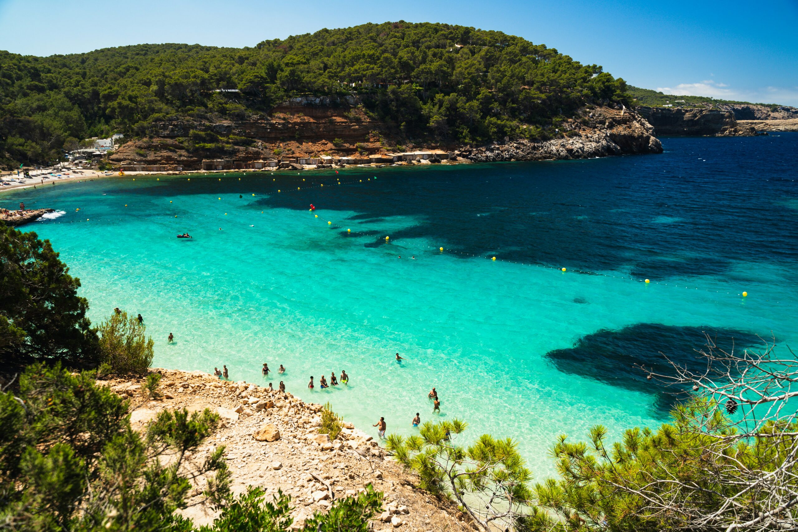 Ibiza: La Joya Mediterránea entre la Fiesta y la Tranquilidad